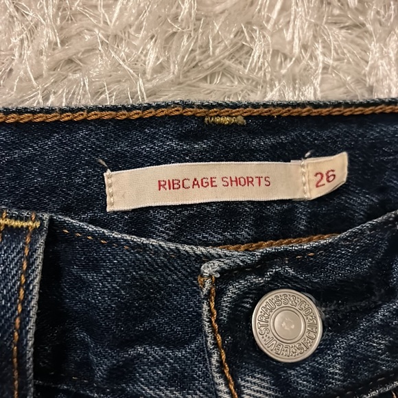 2 LEVIS Ribcage Shorts - Picture 3 of 10